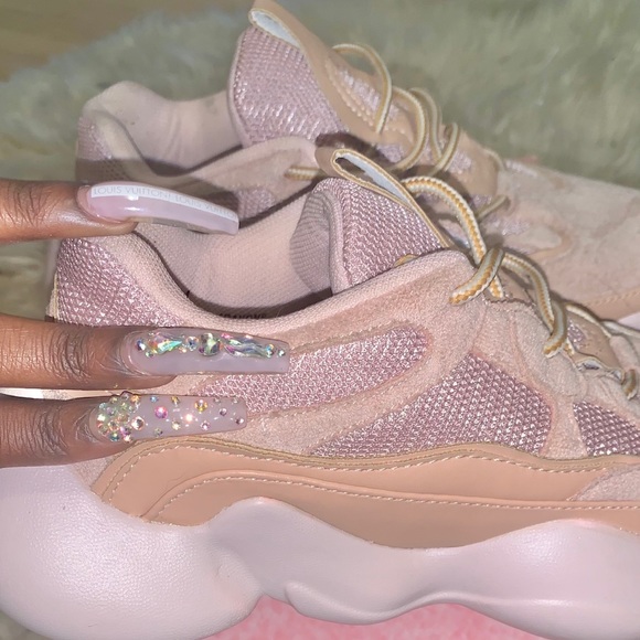 Comfy baby pink runners - Picture 3 of 8